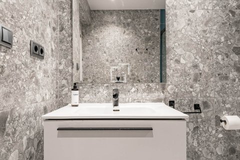 Apartamento de 3 dormitorios en venta en Barcelona, Cataluña, Spain № 6811 - foto 25