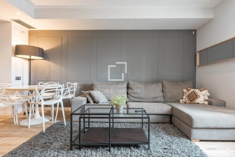 Apartamento de 3 dormitorios en venta en Barcelona, Cataluña, Spain № 6811