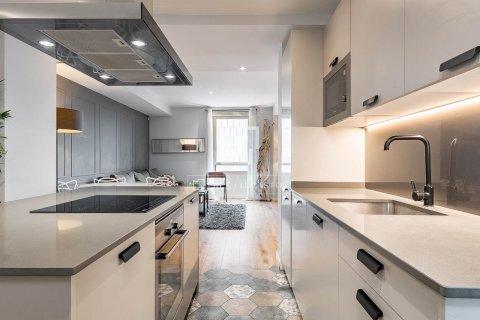 Apartamento de 3 dormitorios en venta en Barcelona, Cataluña, Spain № 6811 - foto 21