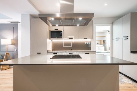 Apartamento de 3 dormitorios en venta en Barcelona, Cataluña, Spain № 6811 - foto 20