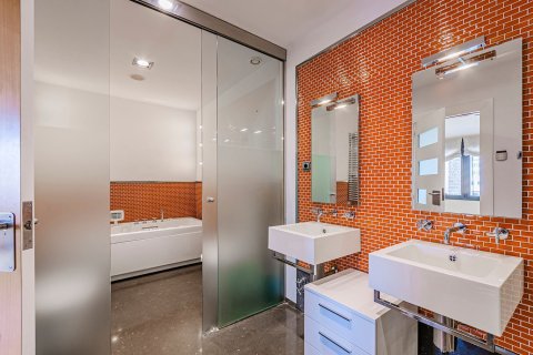Apartamento de 3 dormitorios en venta en Barcelona, Cataluña, Spain № 6231 - foto 18