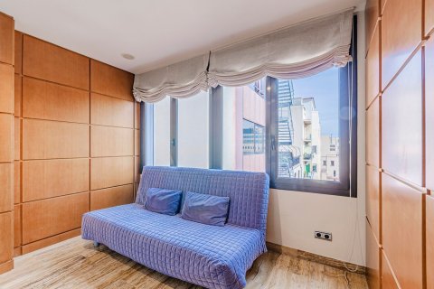 Apartamento de 3 dormitorios en venta en Barcelona, Cataluña, Spain № 6231 - foto 16