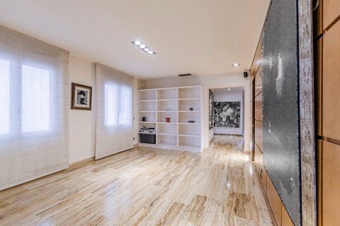 Apartamento de 3 dormitorios en venta en Barcelona, Cataluña, Spain № 6231 - foto 24