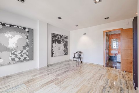 Apartamento de 3 dormitorios en venta en Barcelona, Cataluña, Spain № 6231 - foto 20