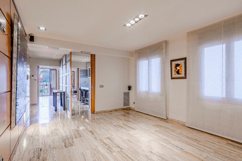 Apartamento de 3 dormitorios en venta en Barcelona, Cataluña, Spain № 6231 - foto 14