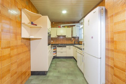 Купить квартиру в Барселона, Испания с 5 комнат, 130м², № 6230 - фото 4