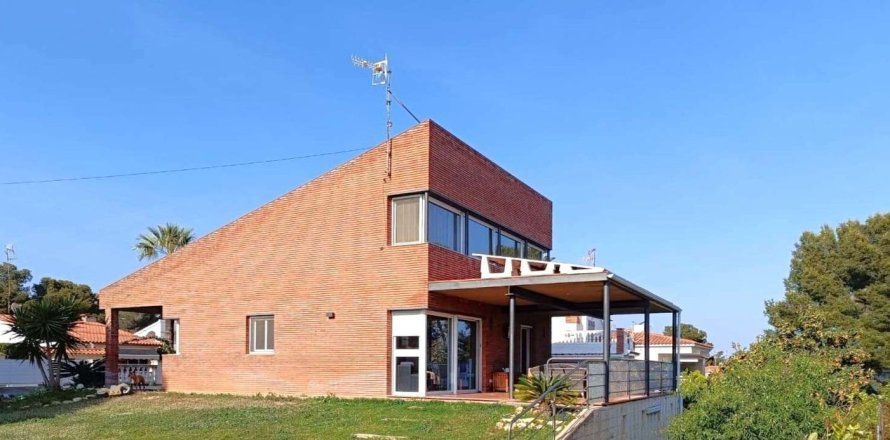 Сasa de 4 dormitorios en venta en Calafell, Tarragona, Cataluña, Spain № 6228