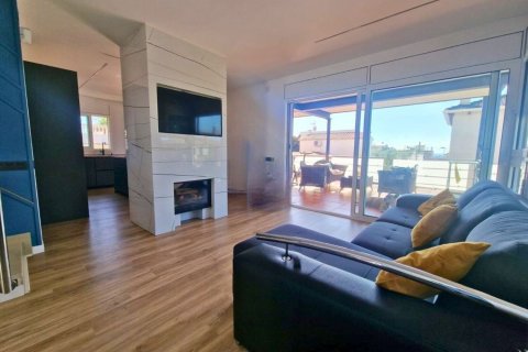Сasa de 4 dormitorios en venta en Calafell, Tarragona, Cataluña, Spain № 6228 - foto 17