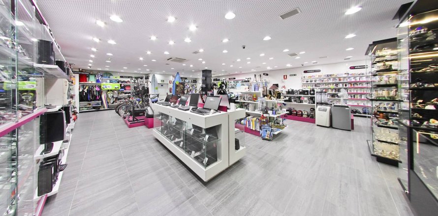 Propiedad comercial de 389 m² en venta en Barcelona, Cataluña, Spain № 1475