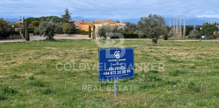 Parcela de 5728 m² en venta en Peralada, Gerona, Cataluña, Spain № 5766