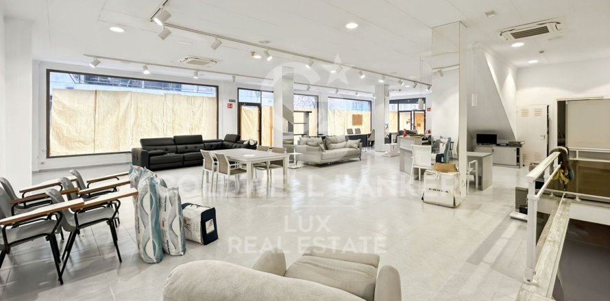 Propiedad comercial de 457 m² en venta en Roses, Gerona, Cataluña, Spain № 5769