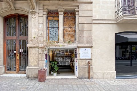 Propiedad comercial de 153 m² en venta en Barcelona, Cataluña, Spain № 5764 - foto 3