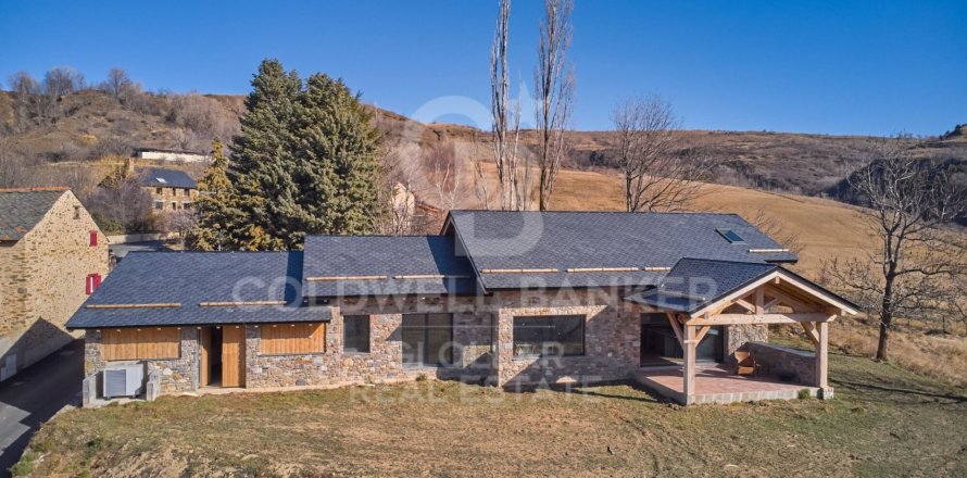 Сasa de 3 dormitorios en venta en Cataluña, Spain № 5767
