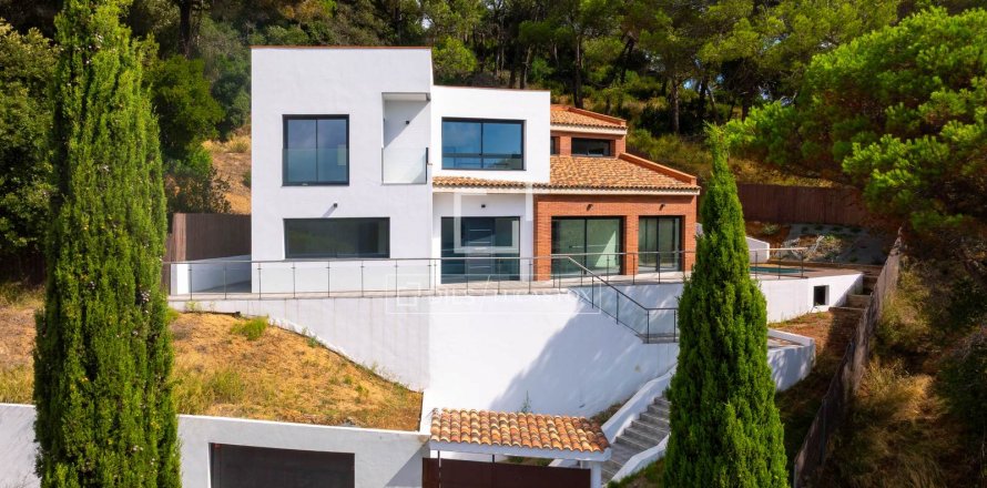 Villa de 4 dormitorios en venta en Vallromanes, Barcelona, Cataluña, Spain № 3885