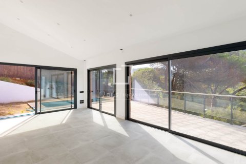 Villa de 4 dormitorios en venta en Vallromanes, Barcelona, Cataluña, Spain № 3885 - foto 3
