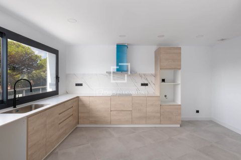 Villa de 4 dormitorios en venta en Vallromanes, Barcelona, Cataluña, Spain № 3885 - foto 18