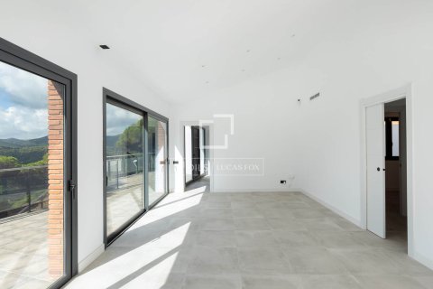Villa de 4 dormitorios en venta en Vallromanes, Barcelona, Cataluña, Spain № 3885 - foto 14