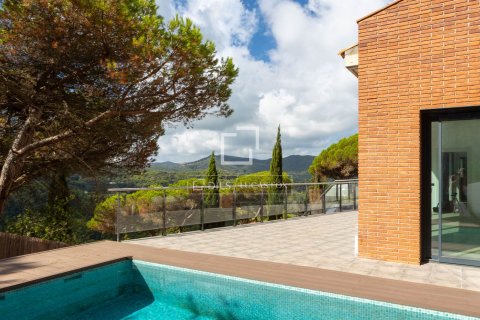 Villa de 4 dormitorios en venta en Vallromanes, Barcelona, Cataluña, Spain № 3885 - foto 2