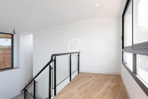 Villa de 4 dormitorios en venta en Vallromanes, Barcelona, Cataluña, Spain № 3885 - foto 25