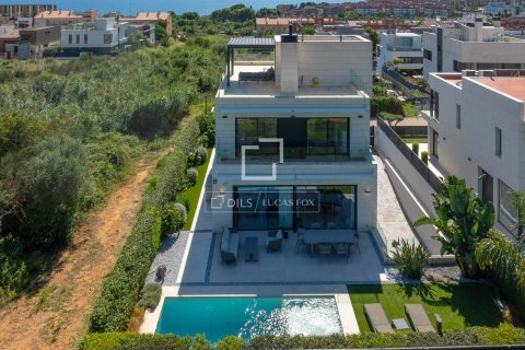 Villa de 6 dormitorios en venta en Montgat, Barcelona, Cataluña, Spain № 3884