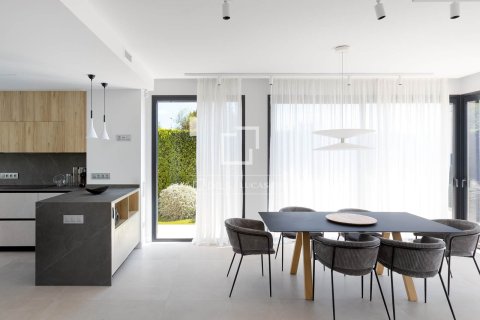 Villa de 6 dormitorios en venta en Montgat, Barcelona, Cataluña, Spain № 3884 - foto 11