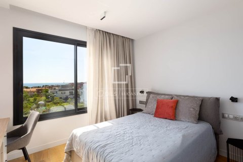 Villa de 6 dormitorios en venta en Montgat, Barcelona, Cataluña, Spain № 3884 - foto 20