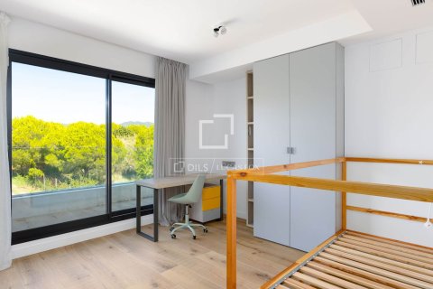 Villa de 6 dormitorios en venta en Montgat, Barcelona, Cataluña, Spain № 3884 - foto 27