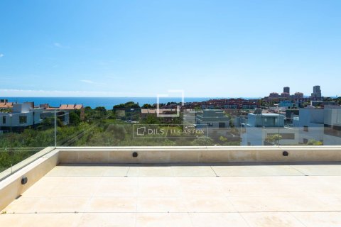 Villa de 6 dormitorios en venta en Montgat, Barcelona, Cataluña, Spain № 3884 - foto 30