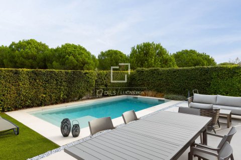 Villa de 6 dormitorios en venta en Montgat, Barcelona, Cataluña, Spain № 3884 - foto 4