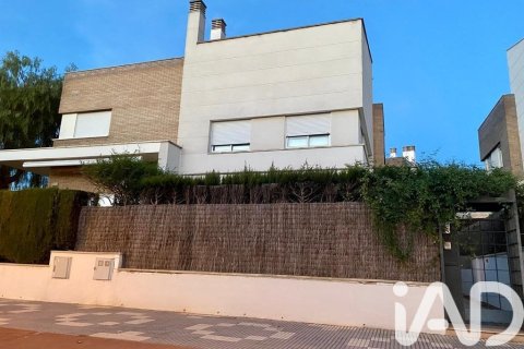Сasa de 4 dormitorios en venta en Cambrils, Tarragona, Cataluña, Spain № 4759 - foto 2