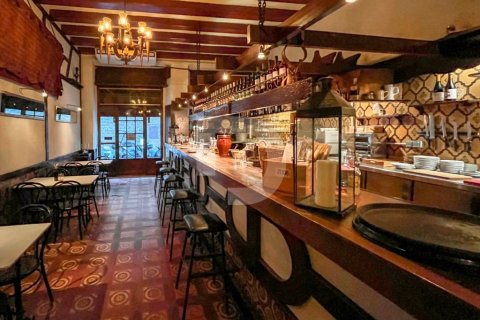 Propiedad comercial de 190 m² en venta en Ciudad Vieja, Barcelona, Cataluña, Spain № 4551 - foto 2