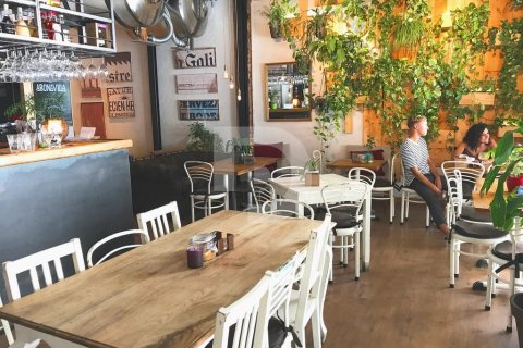 Propiedad comercial de 304 m² en venta en Ciudad Vieja, Barcelona, Cataluña, Spain № 4556 - foto 2