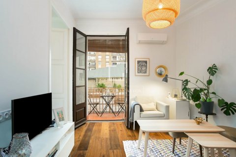 2 bedrooms apartment for sale in Barcelona, Catalonia, Spain № 8779 - photo 2