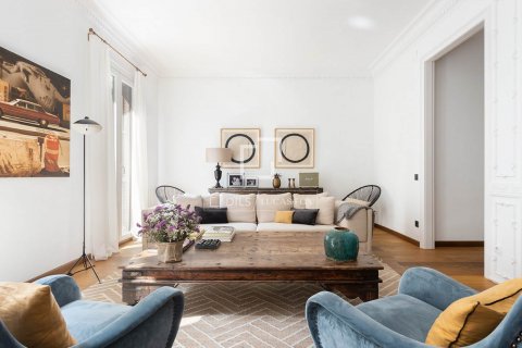 Apartamento de 4 dormitorios en venta en Barcelona, Cataluña, Spain № 8775