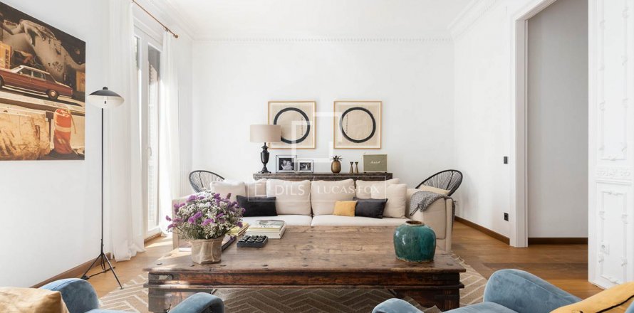 Apartamento de 4 dormitorios en venta en Barcelona, Cataluña, Spain № 8775