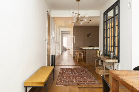 Apartamento de 4 dormitorios en venta en Barcelona, Cataluña, Spain № 8775 - foto 18