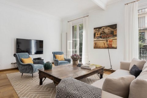 Apartamento de 4 dormitorios en venta en Barcelona, Cataluña, Spain № 8775 - foto 2