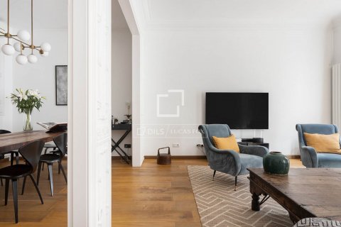 Apartamento de 4 dormitorios en venta en Barcelona, Cataluña, Spain № 8775 - foto 4