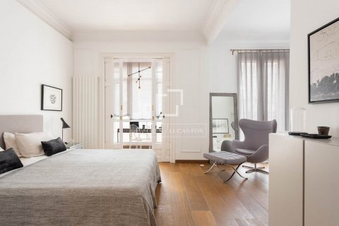Apartamento de 4 dormitorios en venta en Barcelona, Cataluña, Spain № 8775 - foto 29