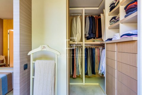 Apartamento de 4 dormitorios en venta en Barcelona, Cataluña, Spain № 8771 - foto 27
