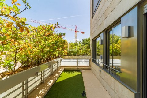 Apartamento de 4 dormitorios en venta en Barcelona, Cataluña, Spain № 8771 - foto 21