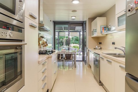 Apartamento de 4 dormitorios en venta en Barcelona, Cataluña, Spain № 8771 - foto 14