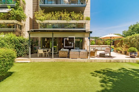 Apartamento de 4 dormitorios en venta en Barcelona, Cataluña, Spain № 8771 - foto 2