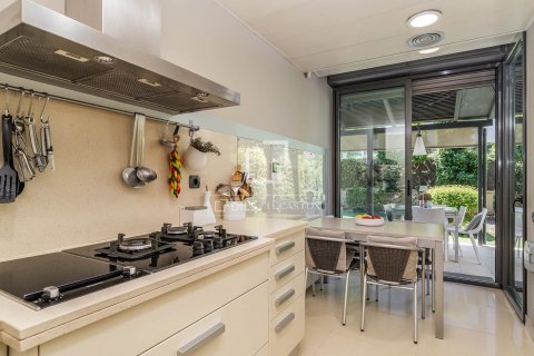 Apartamento de 4 dormitorios en venta en Barcelona, Cataluña, Spain № 8771 - foto 15