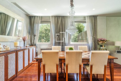 Apartamento de 4 dormitorios en venta en Barcelona, Cataluña, Spain № 8771 - foto 12