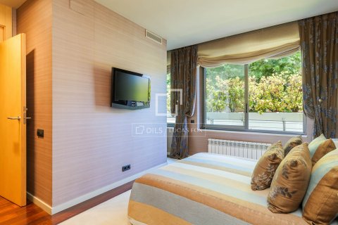 Apartamento de 4 dormitorios en venta en Barcelona, Cataluña, Spain № 8771 - foto 26