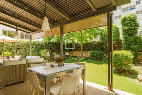 Apartamento de 4 dormitorios en venta en Barcelona, Cataluña, Spain № 8771 - foto 4
