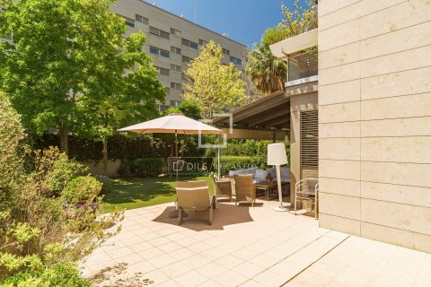 Apartamento de 4 dormitorios en venta en Barcelona, Cataluña, Spain № 8771 - foto 8