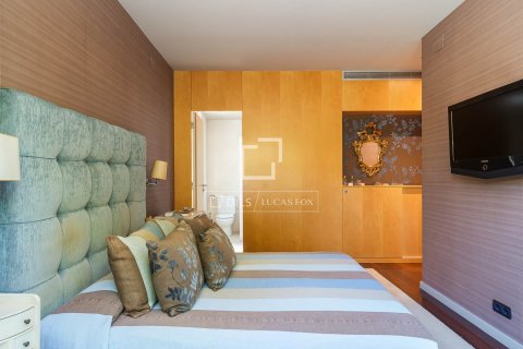 Apartamento de 4 dormitorios en venta en Barcelona, Cataluña, Spain № 8771 - foto 28