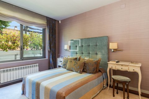Apartamento de 4 dormitorios en venta en Barcelona, Cataluña, Spain № 8771 - foto 25